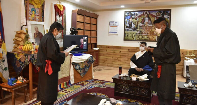 New Tibetan president sworn in as Dalai Lama speaks