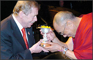 The Dalai Lama presents ICT Light of Truth Award to Vaclav Havel in 2004