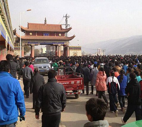 Thousands of Tibetan students and schoolchildren gather for peaceful demonstration in Rebkong